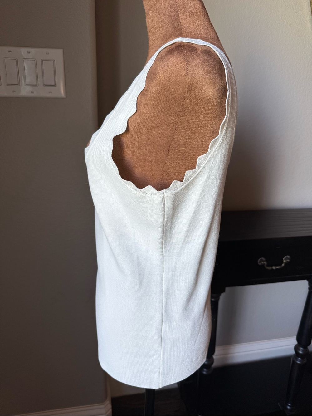 Tuckernuck NWOT Ric Rac Compression Tank White Scallop-Trim Knit Large - Picture 5 of 10